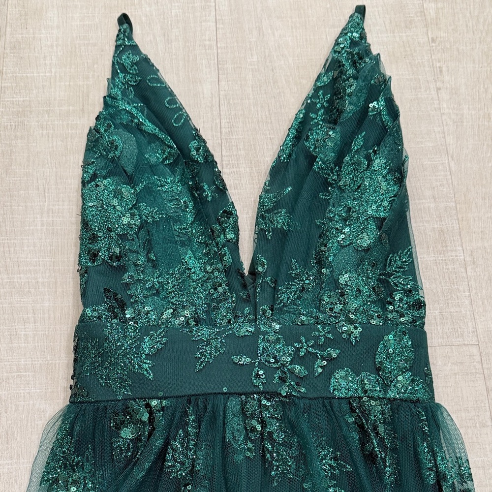 Windsor Emerald V-Neck Sequin Lace Prom, Wedding Guest, Gala Dress size- small - Picture 2 of 11